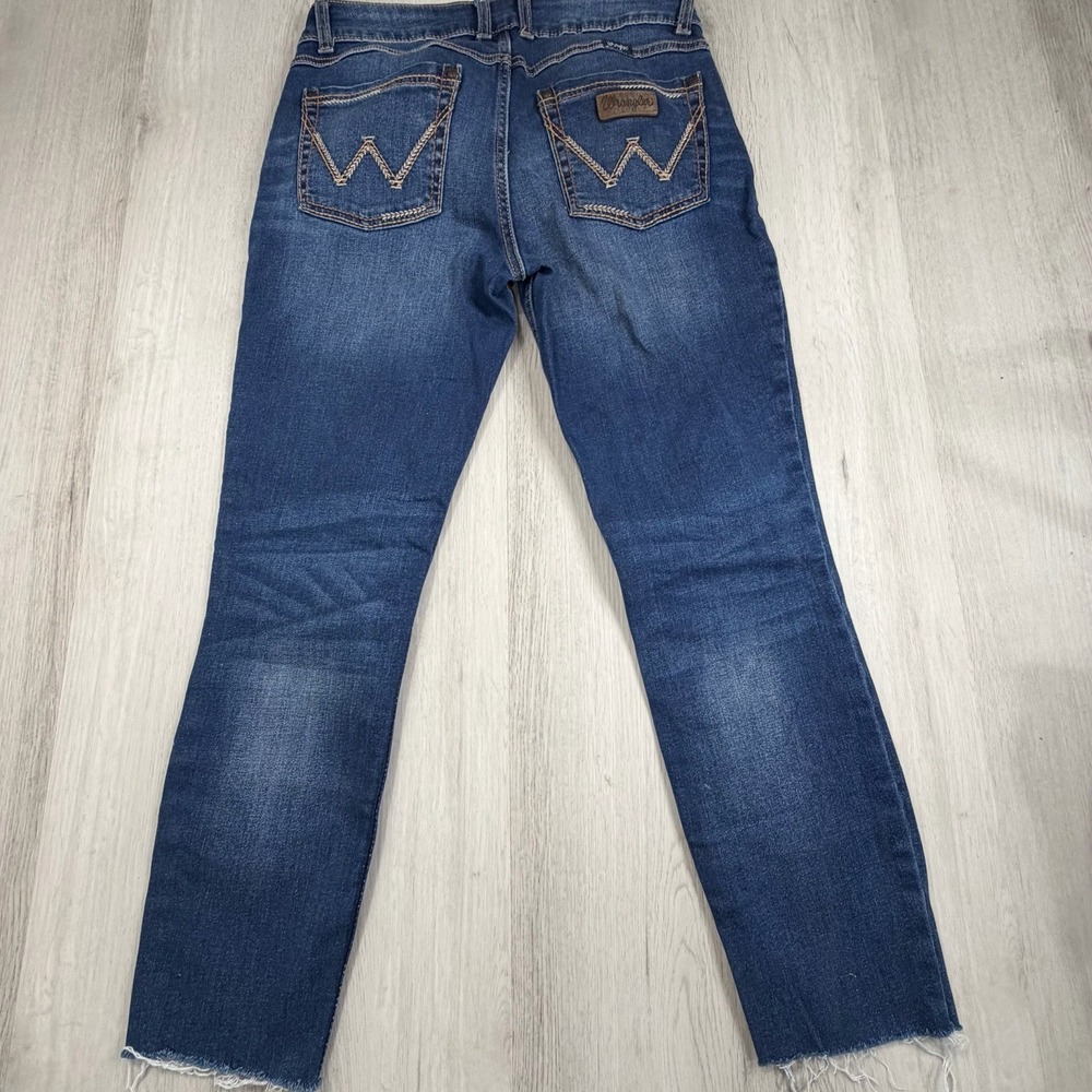 Wrangler Womens Jeans Size 9x30 Medium Wash Raw Hem Straight Leg Denim - Picture 4 of 4